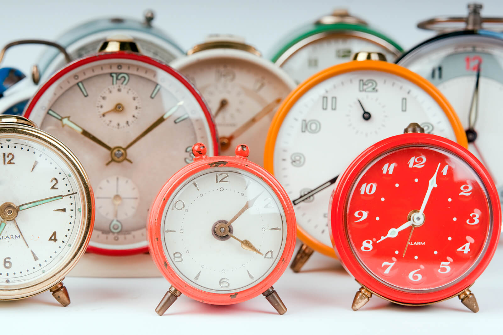 How Good Is Your Time Management-708fe8f4-8cf6-4246-b8dc-b04bd2624e92 (1) Rows of old fashion alarm clocks